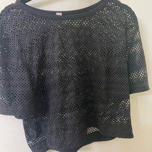 Lululemon cropped mesh workout shirt sz 6
